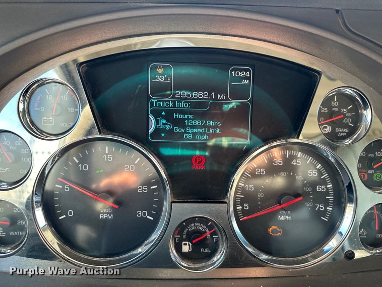 image for item NT9052 2017 Kenworth  T880 dump truck