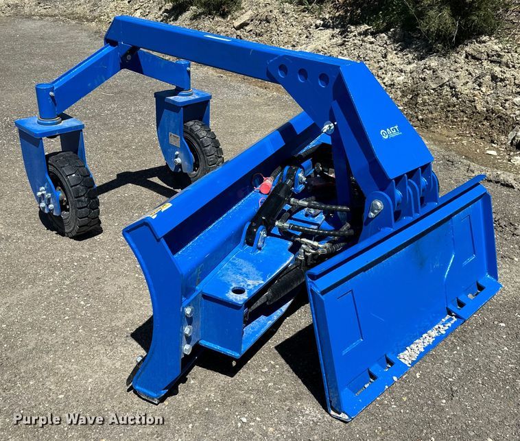 image for item NT9109 2023 TopCat SSSG72 skid steer dozer blade