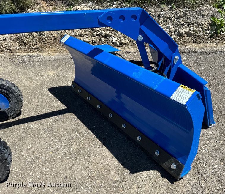 image for item NT9109 2023 TopCat SSSG72 skid steer dozer blade