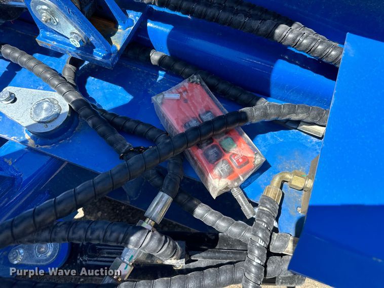 image for item NT9109 2023 TopCat SSSG72 skid steer dozer blade