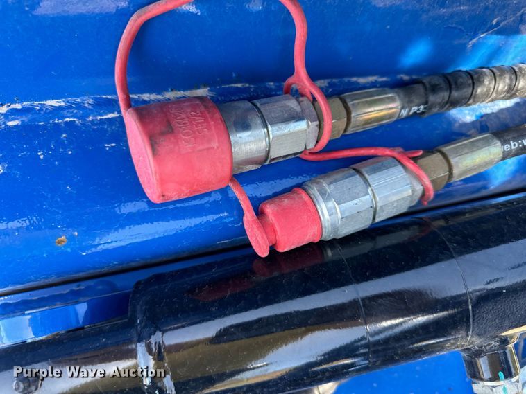 image for item NT9109 2023 TopCat SSSG72 skid steer dozer blade