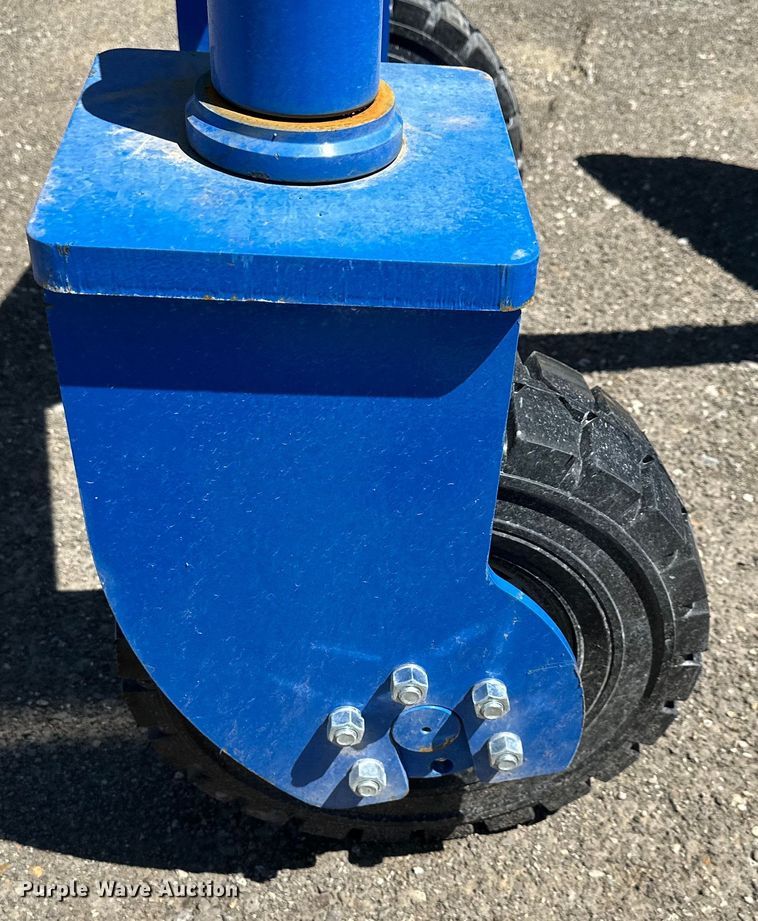 image for item NT9109 2023 TopCat SSSG72 skid steer dozer blade