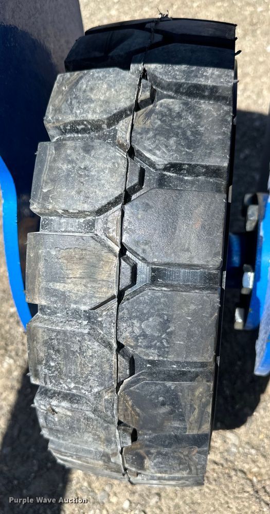 image for item NT9109 2023 TopCat SSSG72 skid steer dozer blade