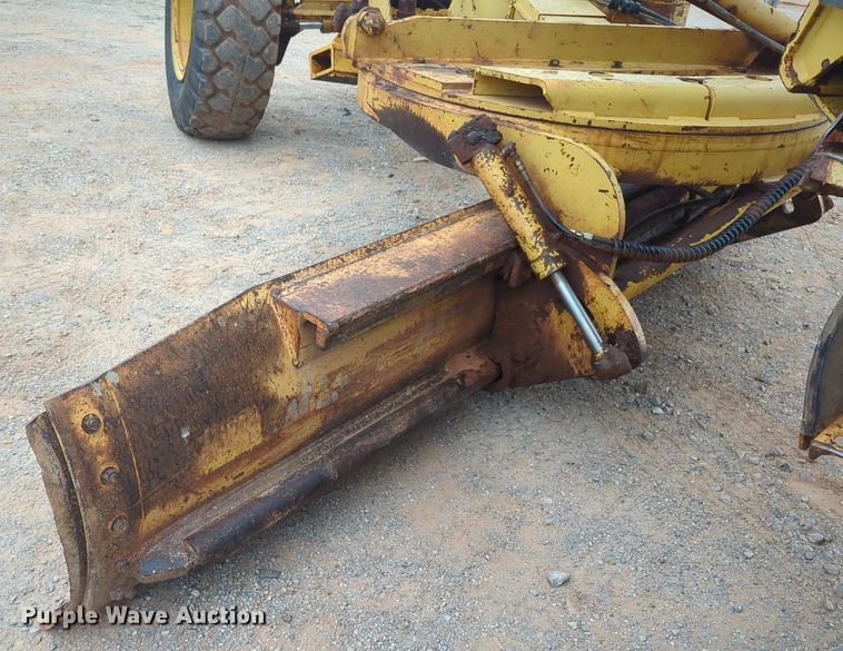 image for item NZ9563 1995 Komatsu GD650A-2 motor grader