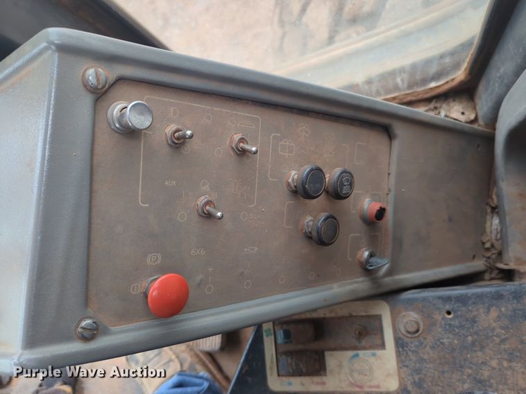 image for item NZ9563 1995 Komatsu GD650A-2 motor grader