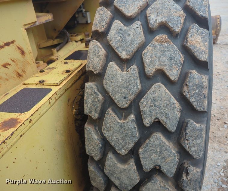 image for item NZ9563 1995 Komatsu GD650A-2 motor grader