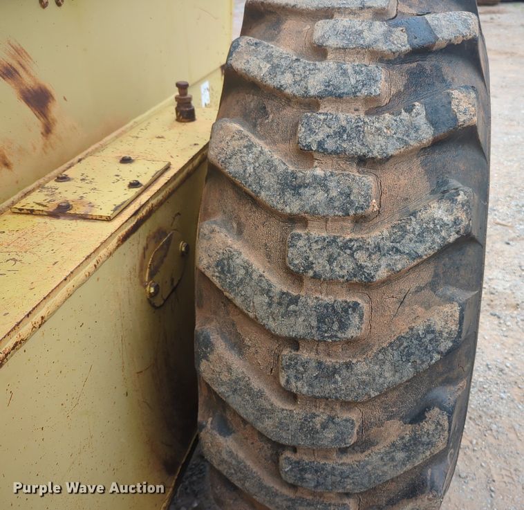 image for item NZ9563 1995 Komatsu GD650A-2 motor grader