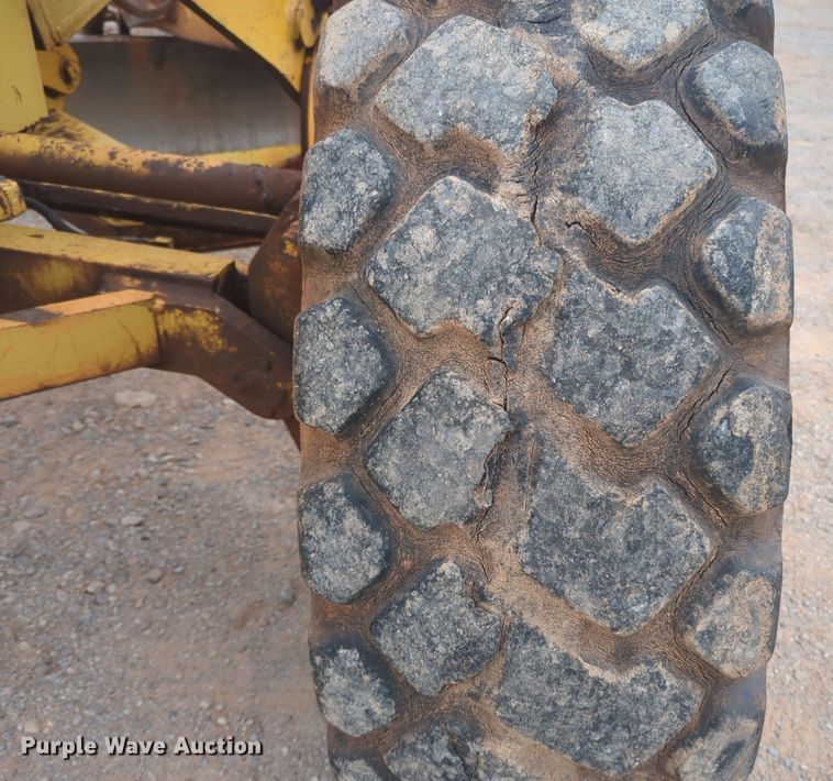 image for item NZ9563 1995 Komatsu GD650A-2 motor grader