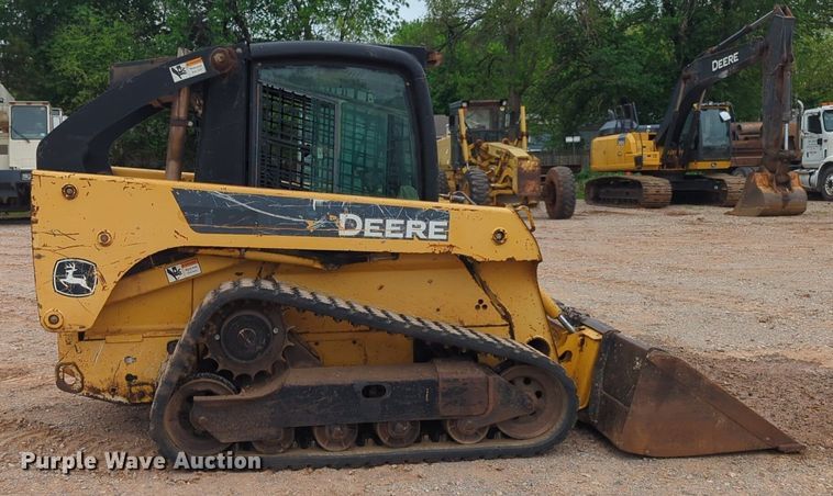 image for item NZ9564 John Deere  CT322 tracked skid steer loader