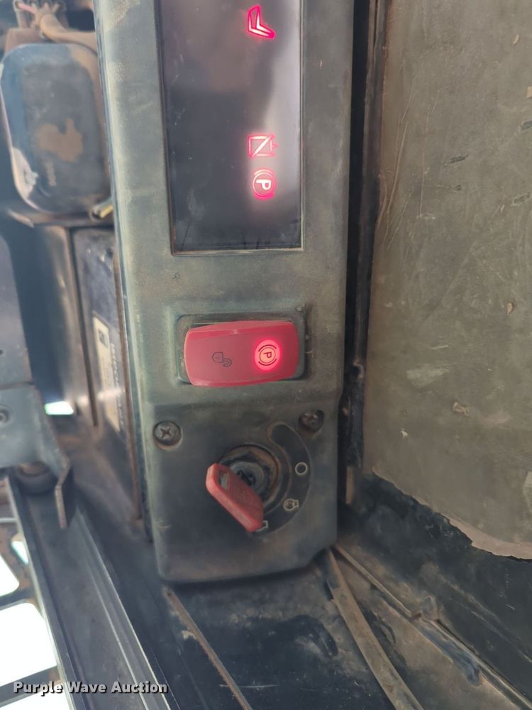 image for item NZ9564 John Deere  CT322 tracked skid steer loader