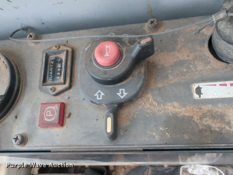 image for item NZ9569 IHI IC70-2 track carrier