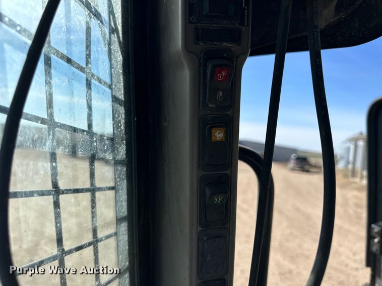 image for item OE9066 2012 Case SR250 skid steer loader