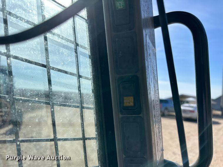 image for item OE9066 2012 Case SR250 skid steer loader