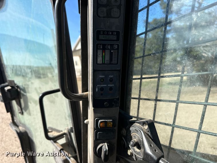 image for item OE9066 2012 Case SR250 skid steer loader