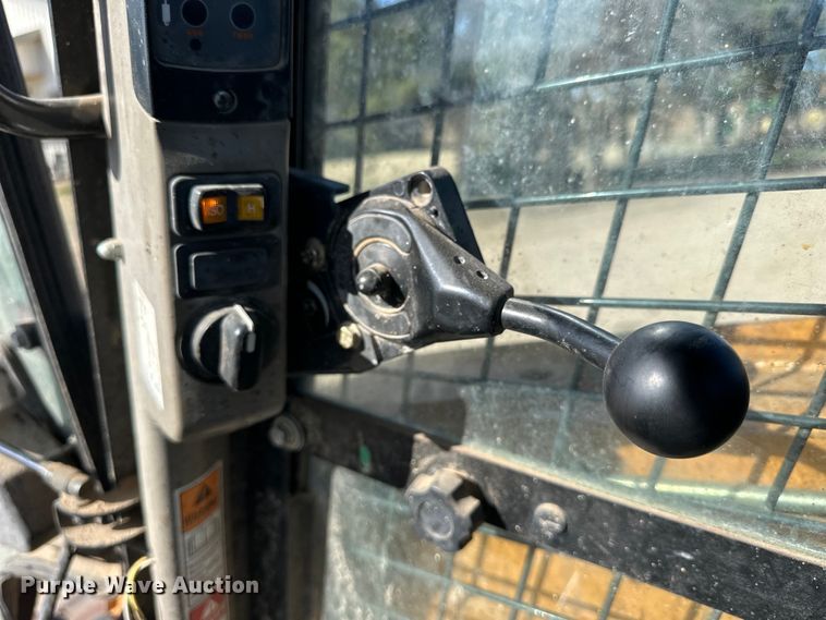 image for item OE9066 2012 Case SR250 skid steer loader