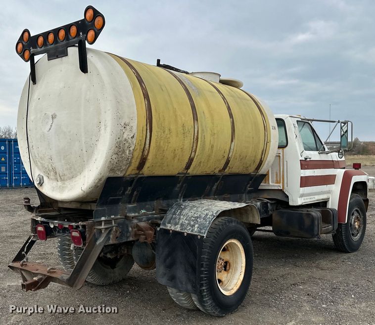 image for item OF9346 1989 Ford F600 water truck
