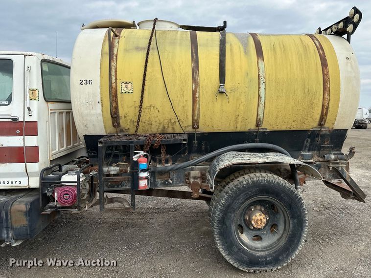 image for item OF9346 1989 Ford F600 water truck