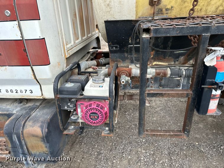 image for item OF9346 1989 Ford F600 water truck