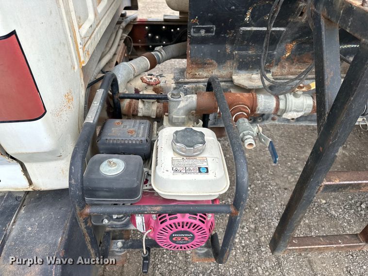 image for item OF9346 1989 Ford F600 water truck