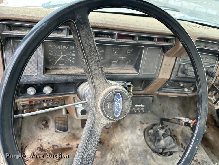 image for item OF9346 1989 Ford F600 water truck