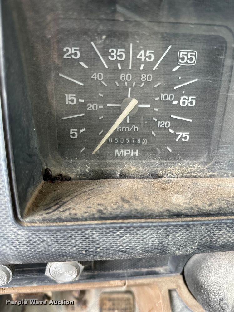 image for item OF9346 1989 Ford F600 water truck