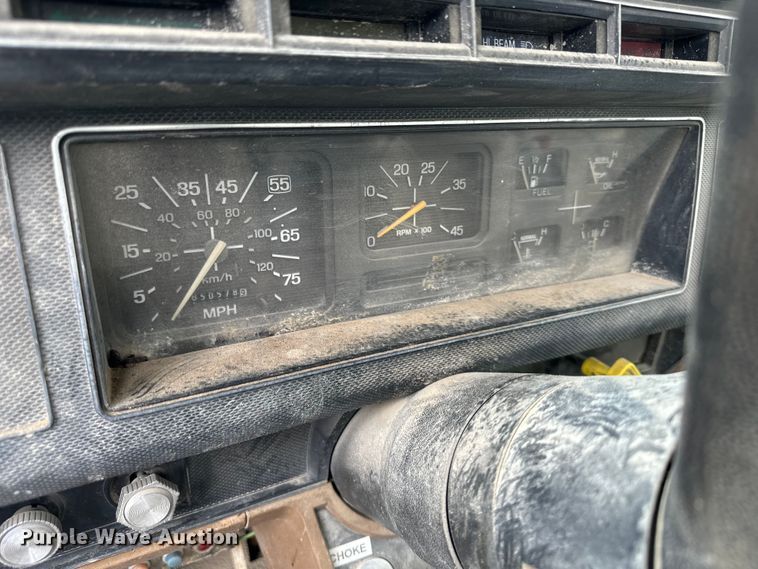 image for item OF9346 1989 Ford F600 water truck
