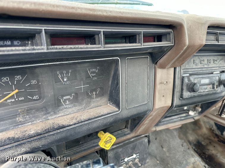 image for item OF9346 1989 Ford F600 water truck