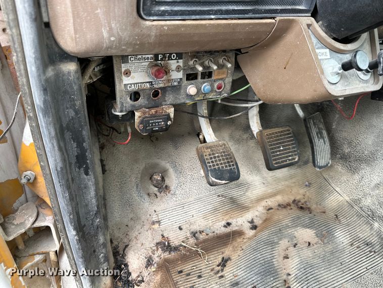 image for item OF9346 1989 Ford F600 water truck