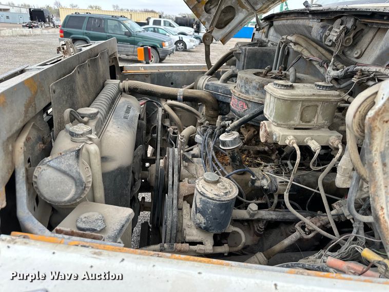 image for item OF9346 1989 Ford F600 water truck