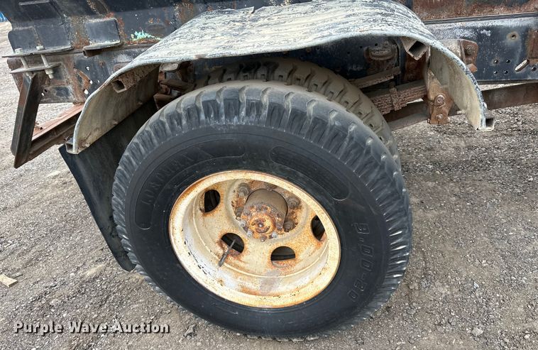 image for item OF9346 1989 Ford F600 water truck