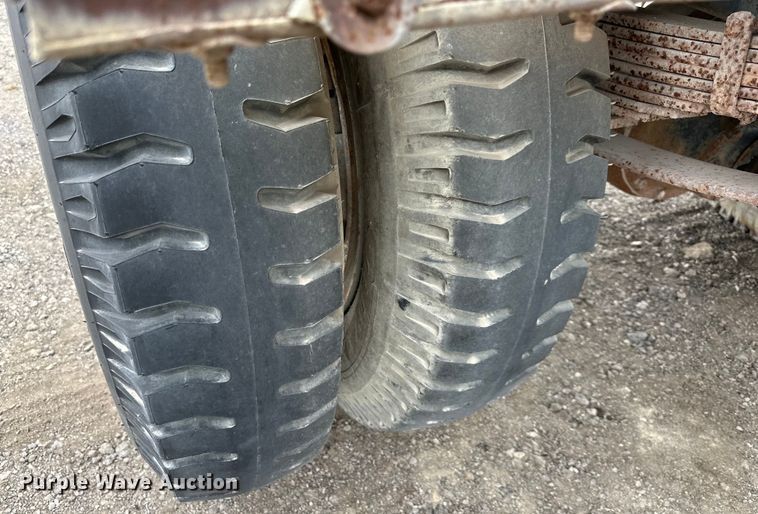 image for item OF9346 1989 Ford F600 water truck