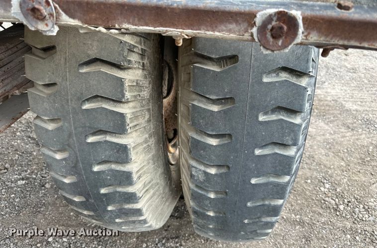 image for item OF9346 1989 Ford F600 water truck