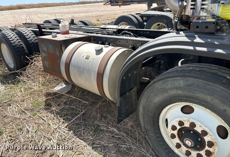 image for item OI9476 2017 AutoCar  Xpeditor truck cab and chassis