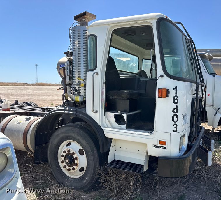 image for item OI9476 2017 AutoCar  Xpeditor truck cab and chassis