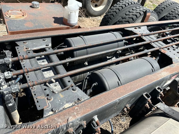 image for item OI9476 2017 AutoCar  Xpeditor truck cab and chassis