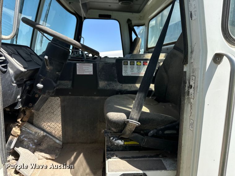 image for item OI9476 2017 AutoCar  Xpeditor truck cab and chassis