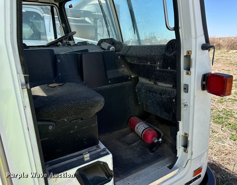 image for item OI9476 2017 AutoCar  Xpeditor truck cab and chassis