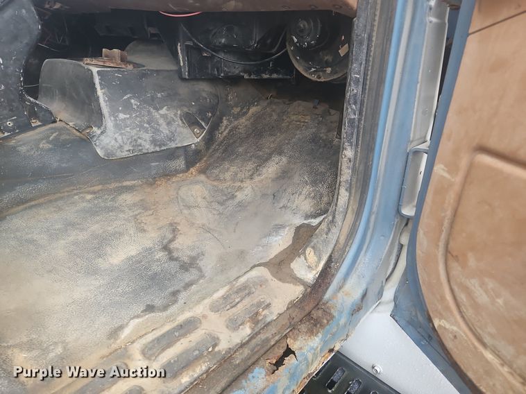 image for item OK9838 1991 Chevrolet  6500 dump truck