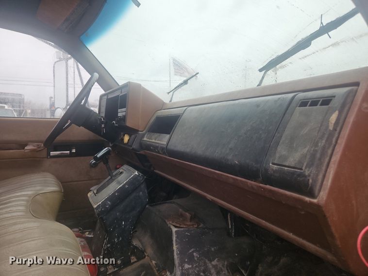 image for item OK9838 1991 Chevrolet  6500 dump truck