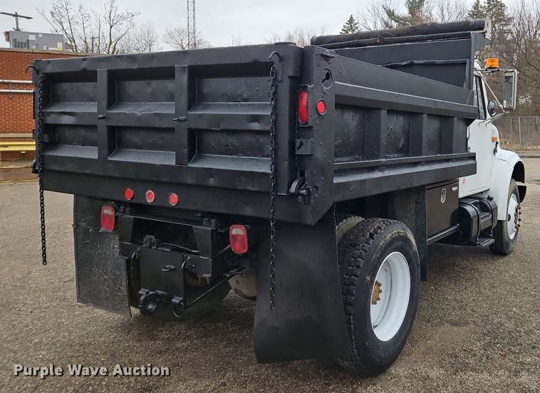 image for item OK9840 1993 International  4600 dump truck