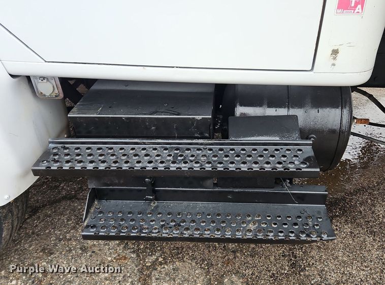 image for item OK9840 1993 International  4600 dump truck