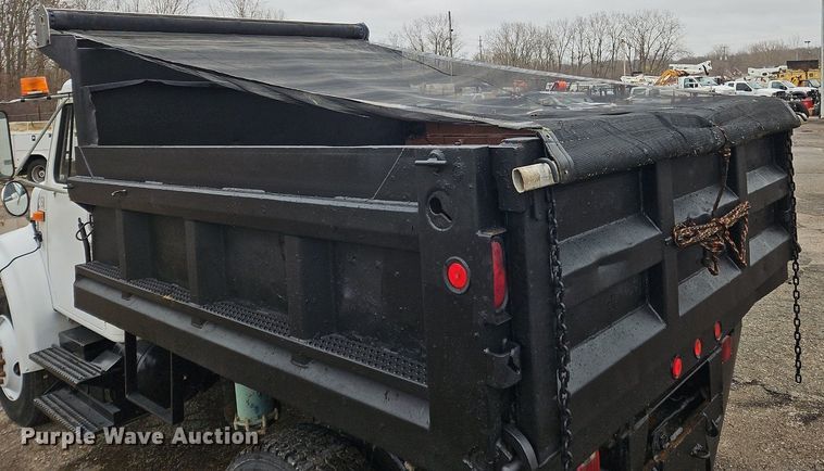 image for item OK9840 1993 International  4600 dump truck