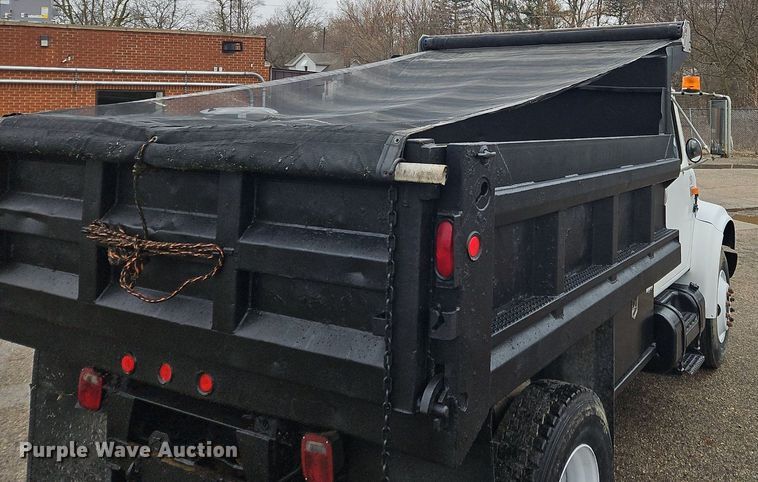 image for item OK9840 1993 International  4600 dump truck