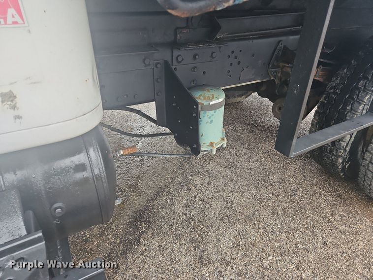 image for item OK9840 1993 International  4600 dump truck