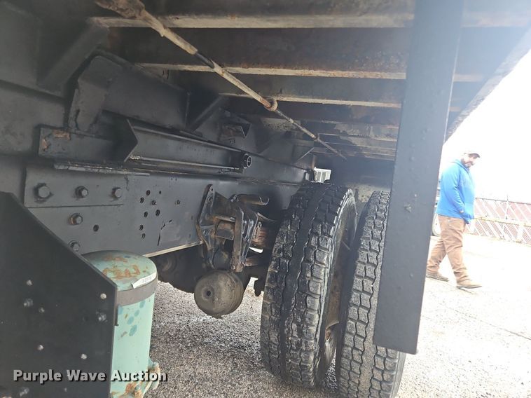 image for item OK9840 1993 International  4600 dump truck