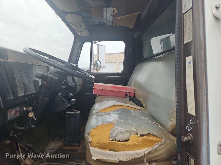 image for item OK9840 1993 International  4600 dump truck