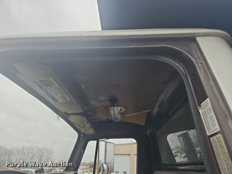 image for item OK9840 1993 International  4600 dump truck