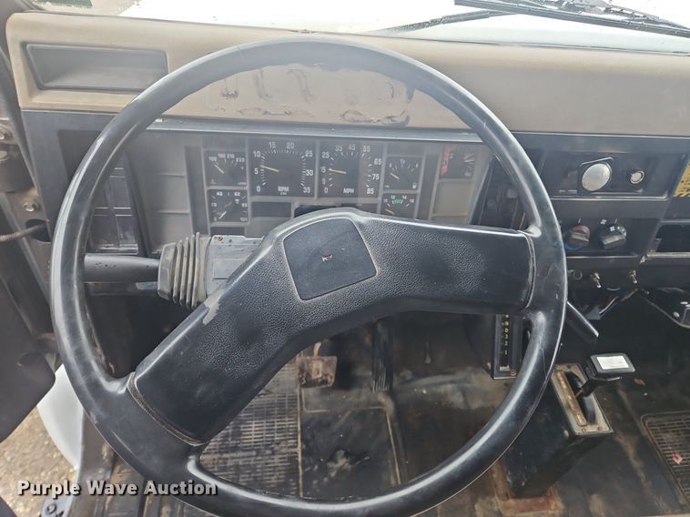 image for item OK9840 1993 International  4600 dump truck