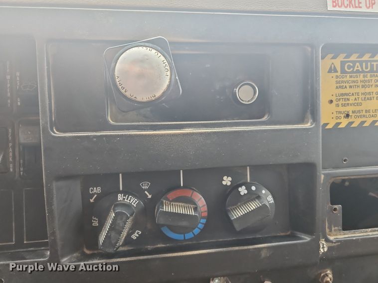 image for item OK9840 1993 International  4600 dump truck