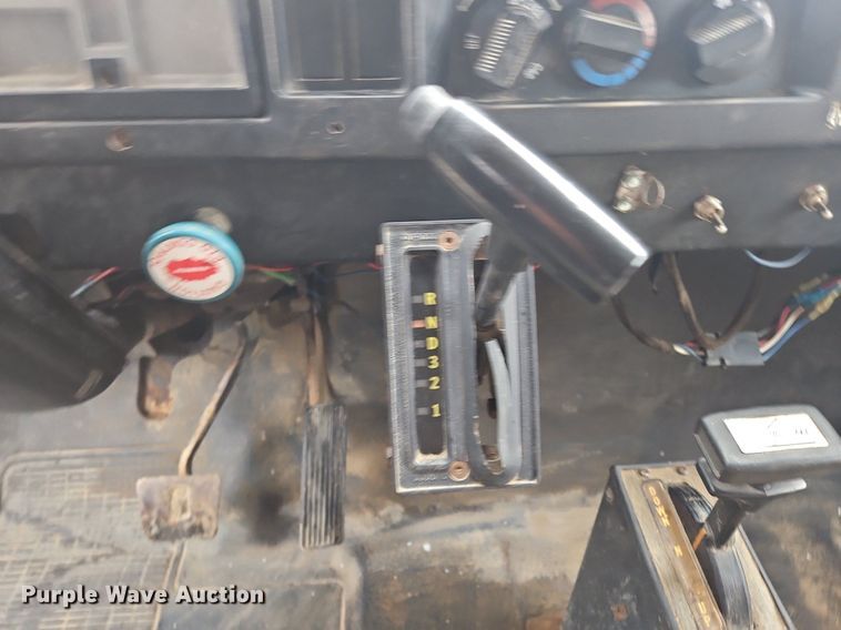 image for item OK9840 1993 International  4600 dump truck